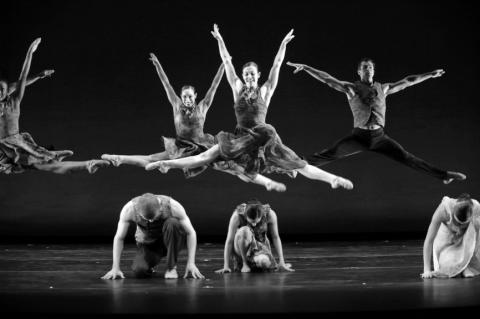 Black & white photo of ballet dancers