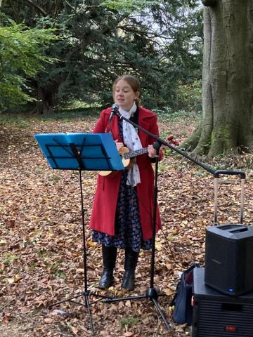 Kate Wilkinson, community musician playing in Oxford University Park